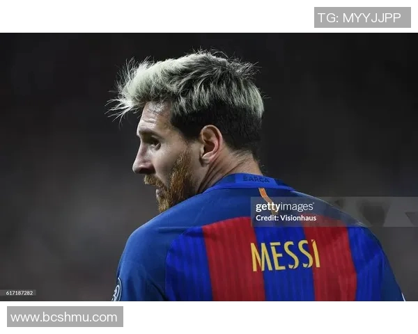 梅西雕塑存疑：欧冠胜利侧印槽引发争议